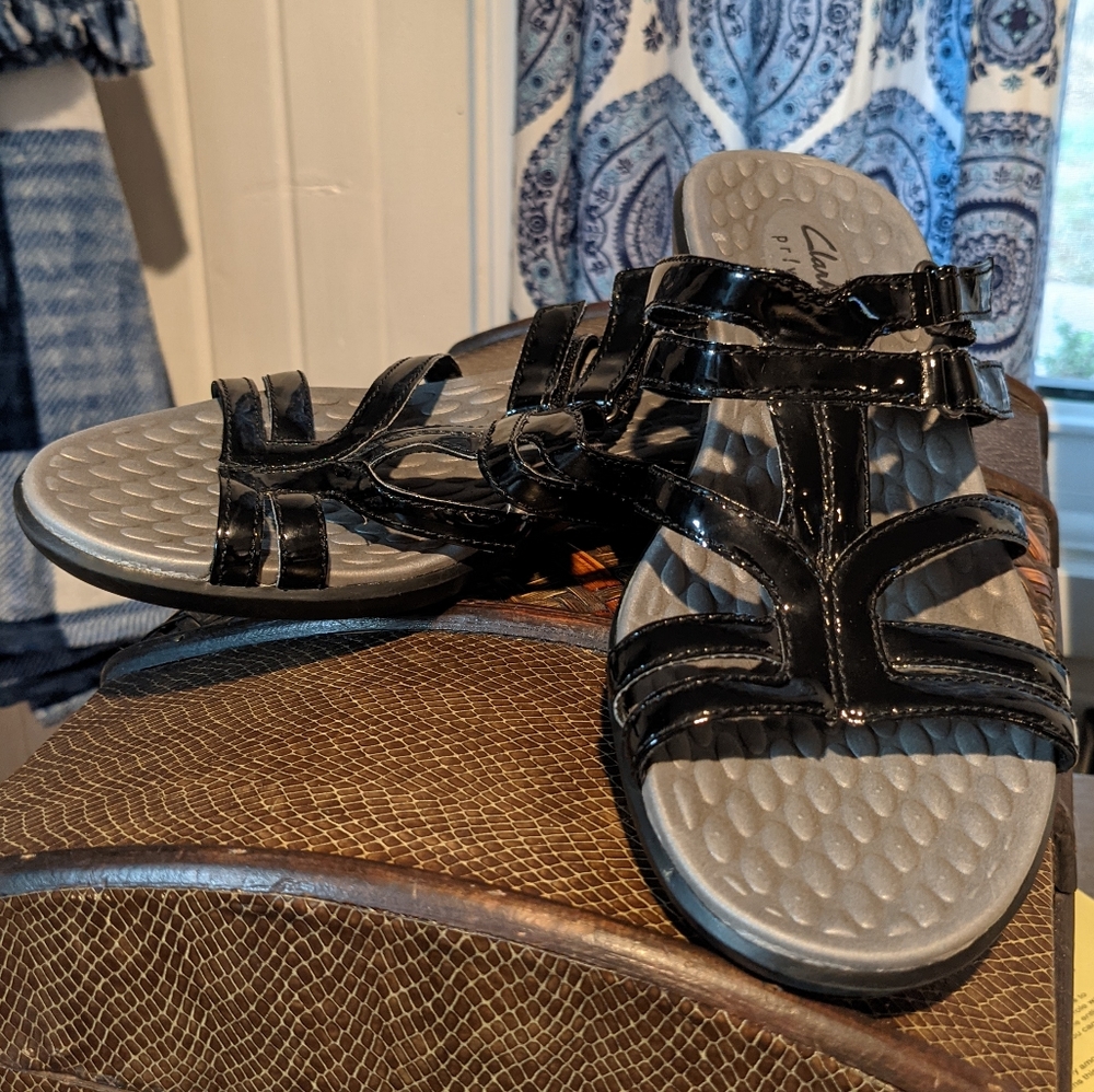 EUC Clarks Privo Sandals